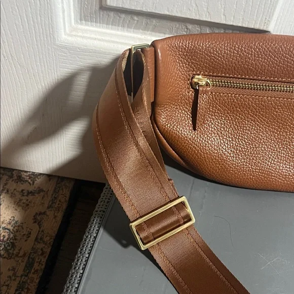 Quince Cognac Leather Sling Bag - Picture 3 of 9